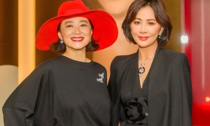 刘嘉玲曝林青霞家中的麻将房挂“东方不败”照片：坐在她家里面打麻将要吓死了